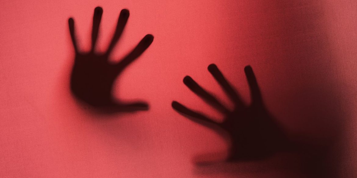 Entenda o que é vicaricídio; projeto de lei endurece pena para o crime