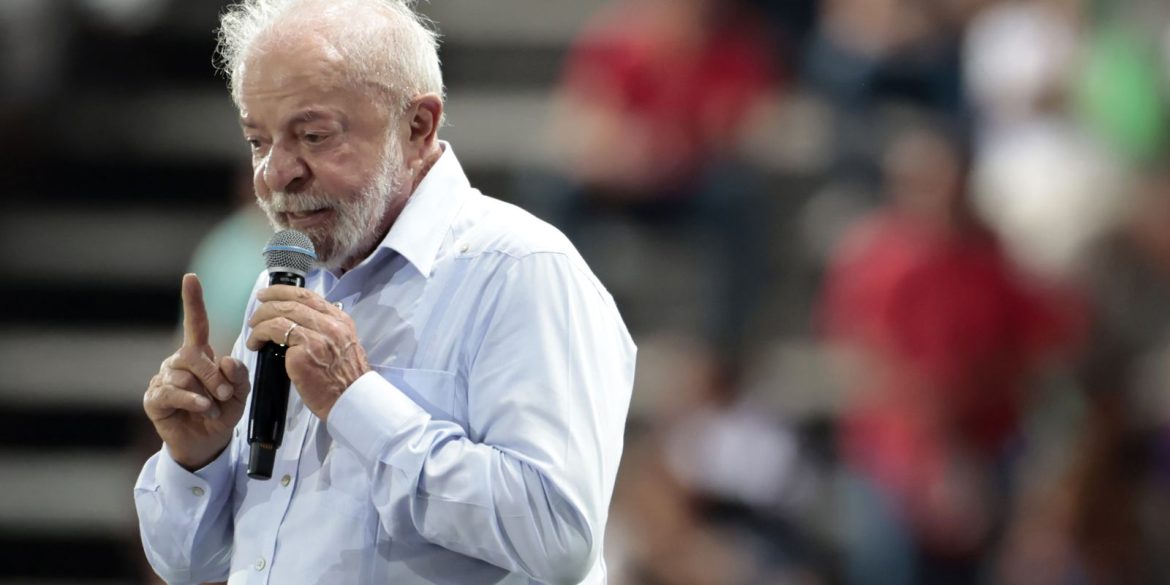 Lula diz que governo fará de tudo para conter preço do diesel